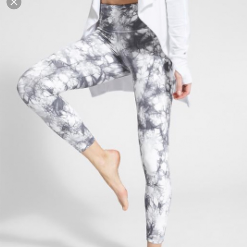 Athleta tie dye 7/8 leggings size small like new